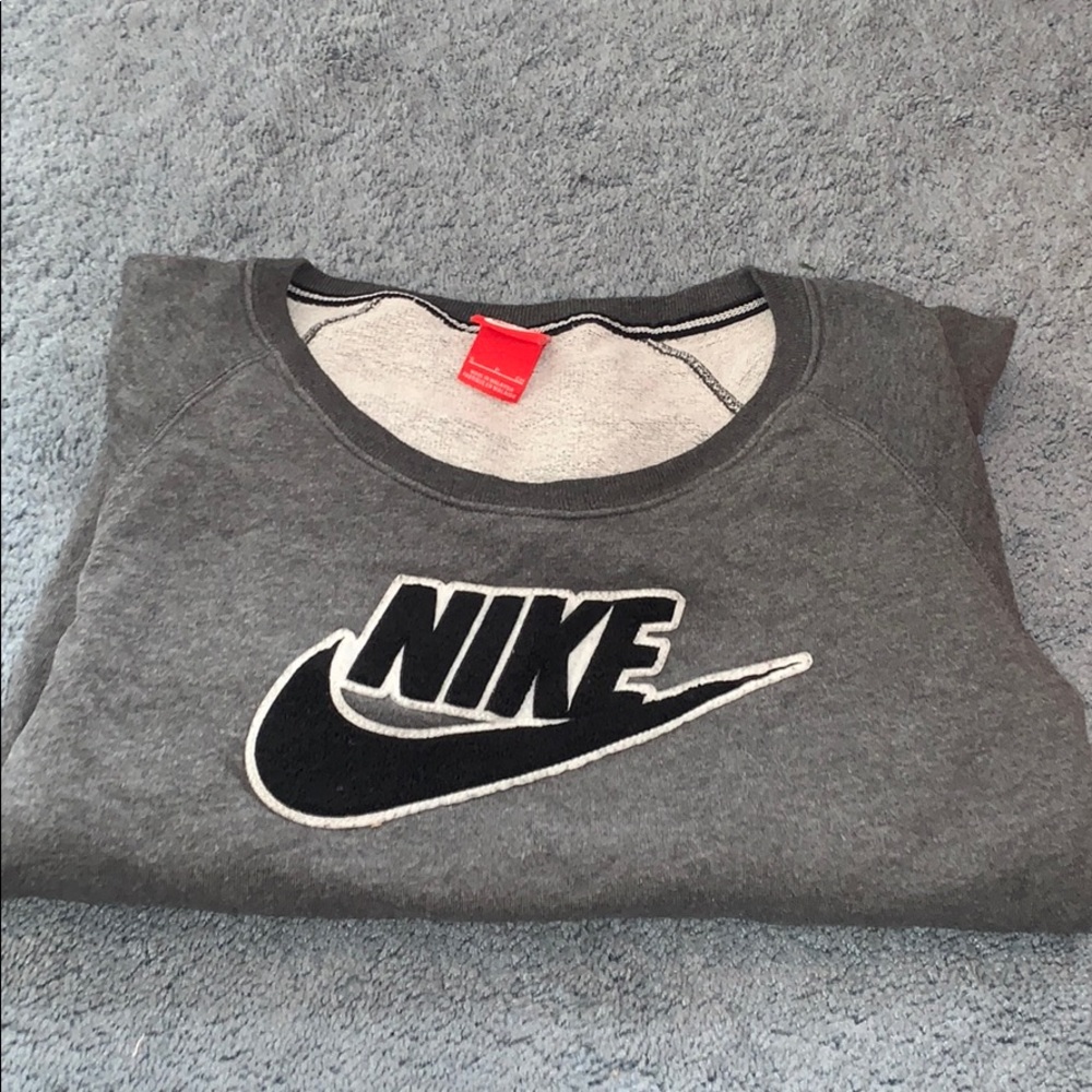 nike crew neck sweatshirt